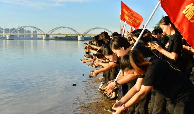 庆生祈福 放生归海 ——记红妆21周年院庆